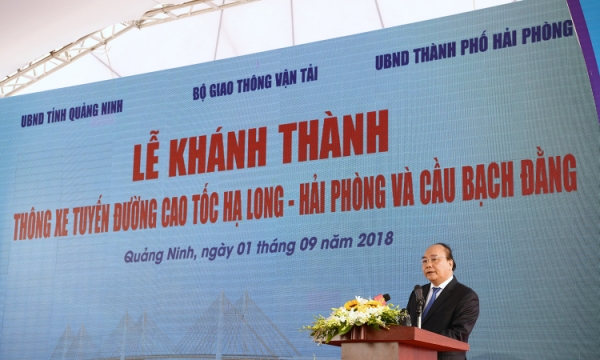 Thủ tướng cắt băng khánh thành thông xe cao tốc Hạ Long-Hải Phòng và cầu Bạch Đằng.